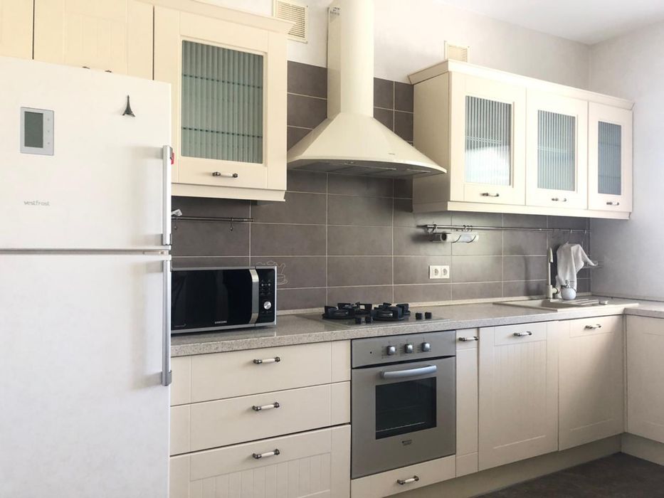 Продаж будинку з басейном в Лісниках 380 м2