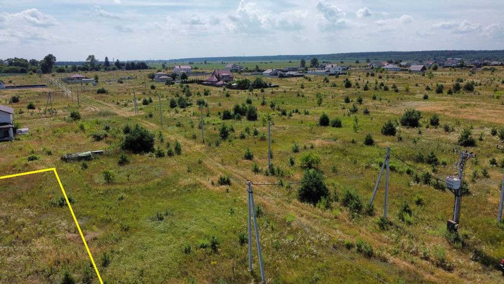 Рожівка, 15 соток на житловій вулиці з комунікаціями