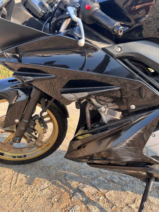 Yamaha YZF - R125 2012