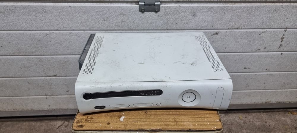Konsola Xbox 360 na części