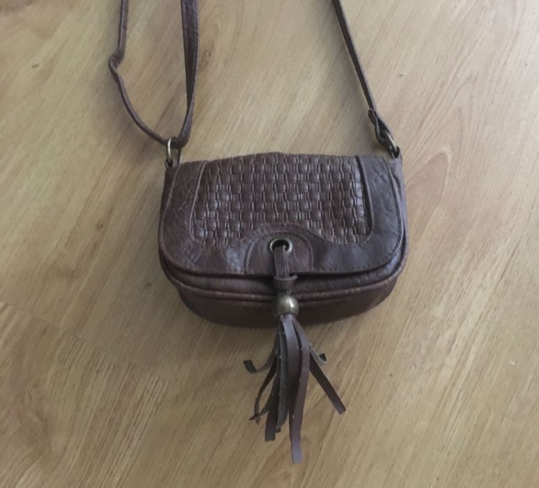 Torebka mała listonoszka brązowa regulowany pasek