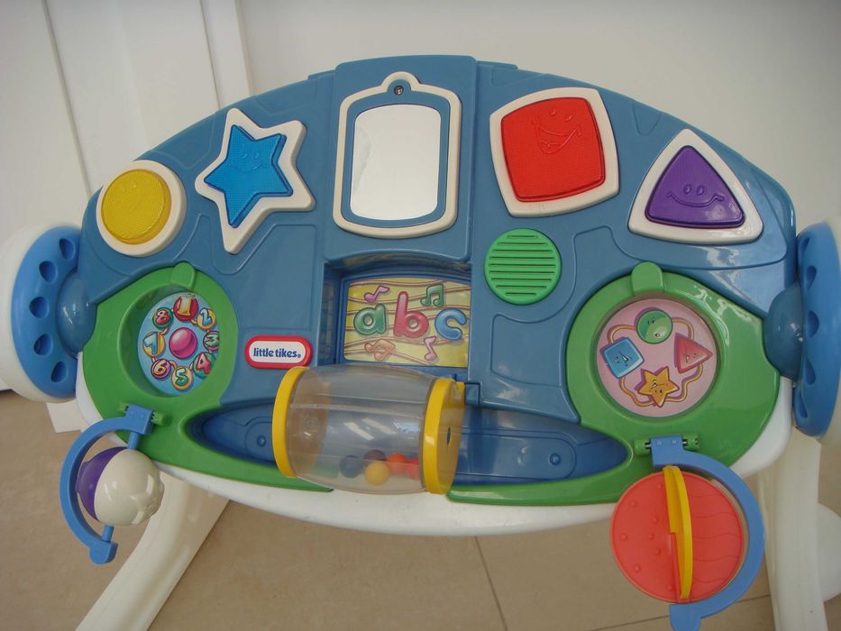 zabawka edukacyjna muzyczny stolik Little tikes