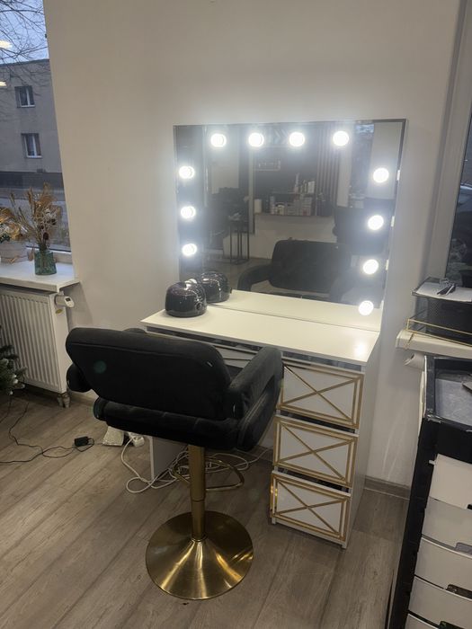 Wynajmie stanowisko wizażysty/stylistki brwi