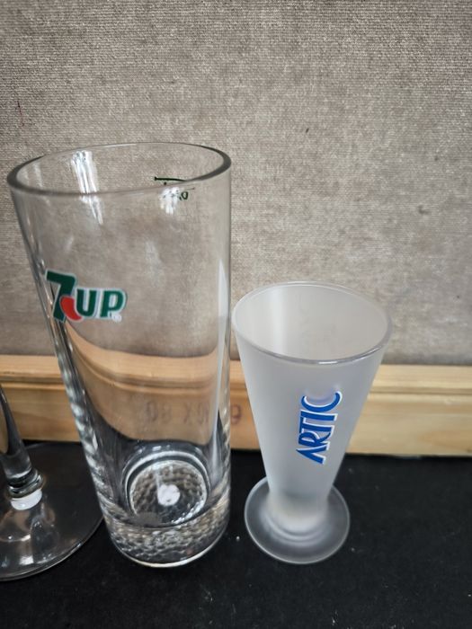 2 Copas Borgues + 1 copo 7up + 1 copo Artic