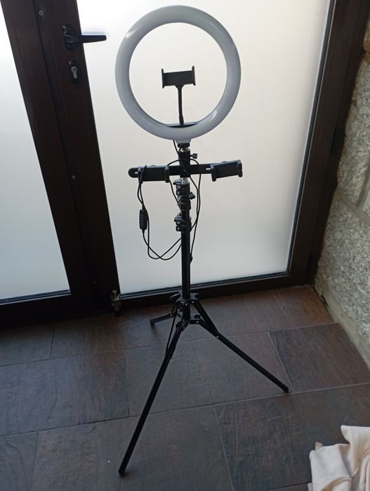Ring light com suporte para vários telemóveis