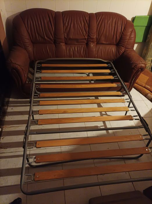 Sofá cama em couro
