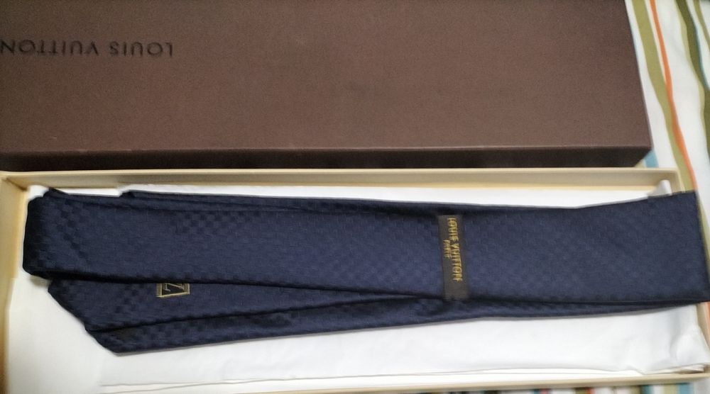 Gravata Louis Vuitton azul marinho nova