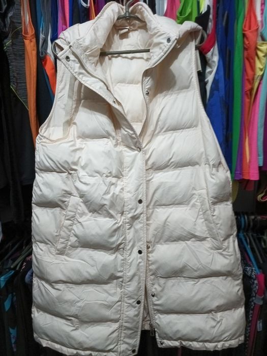 Стьогана безрукавка біла