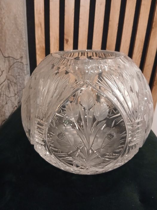 Kryształowy wazon kula