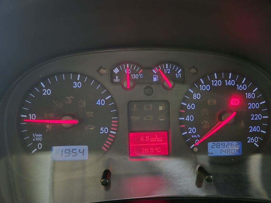 VW bora 1.9 tdi .