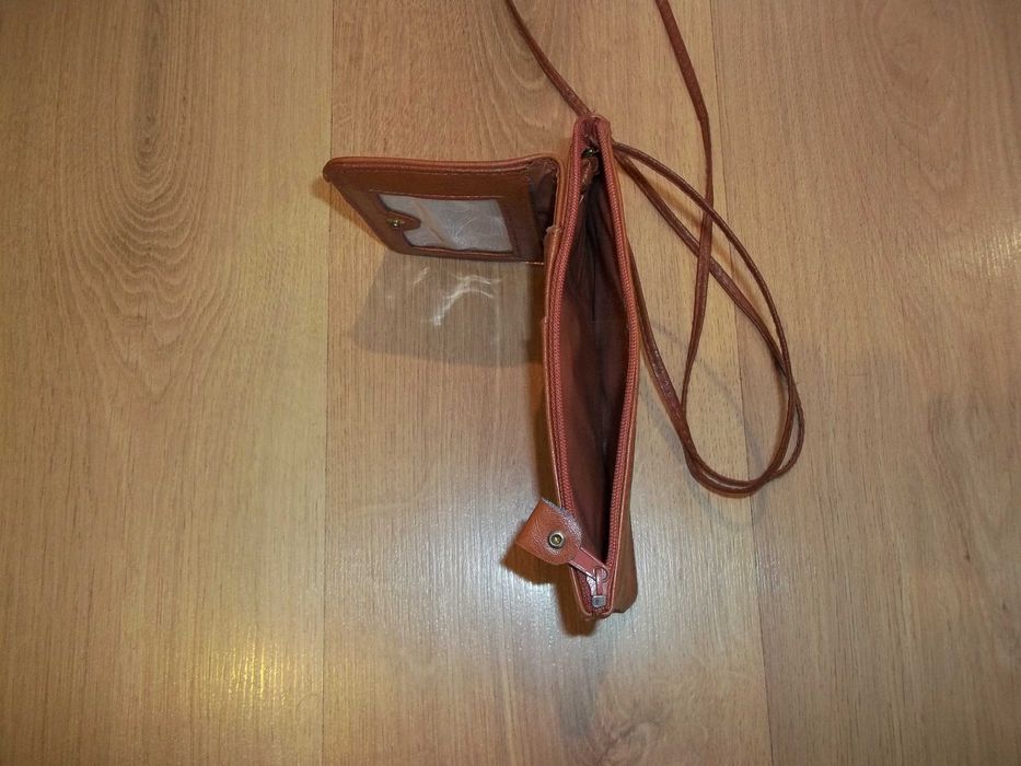 Сумка через плече CAPEZIO .