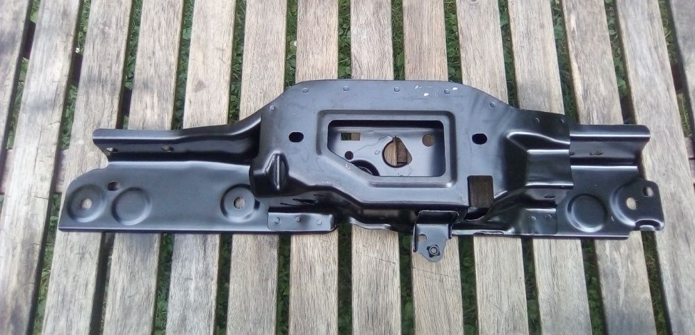 OPEL CORSA E pas przedni górny