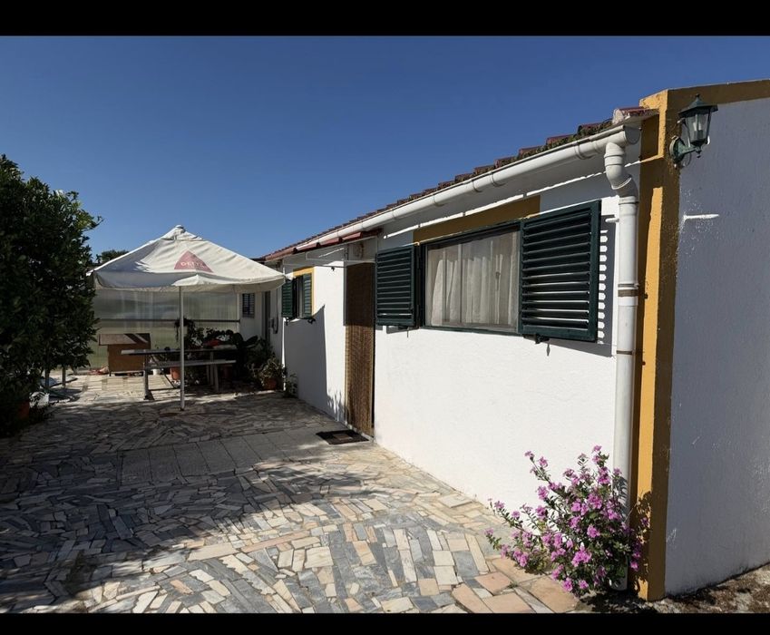 Single-story house with land