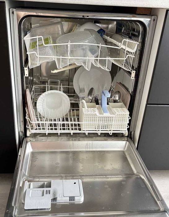 Máquina de loiça encastrável Whirlpool (60cm) – Preço de Oportunidade!