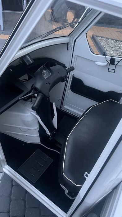 Piaggio ape prosecco van