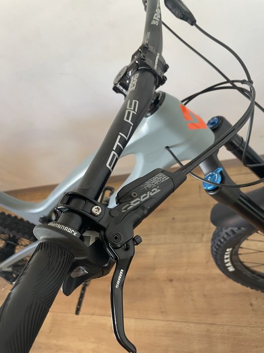 Diamondback Mission 2C Carbon 14,7 kg | FOX 36 + Float X2 | SRAM X01 Eagle