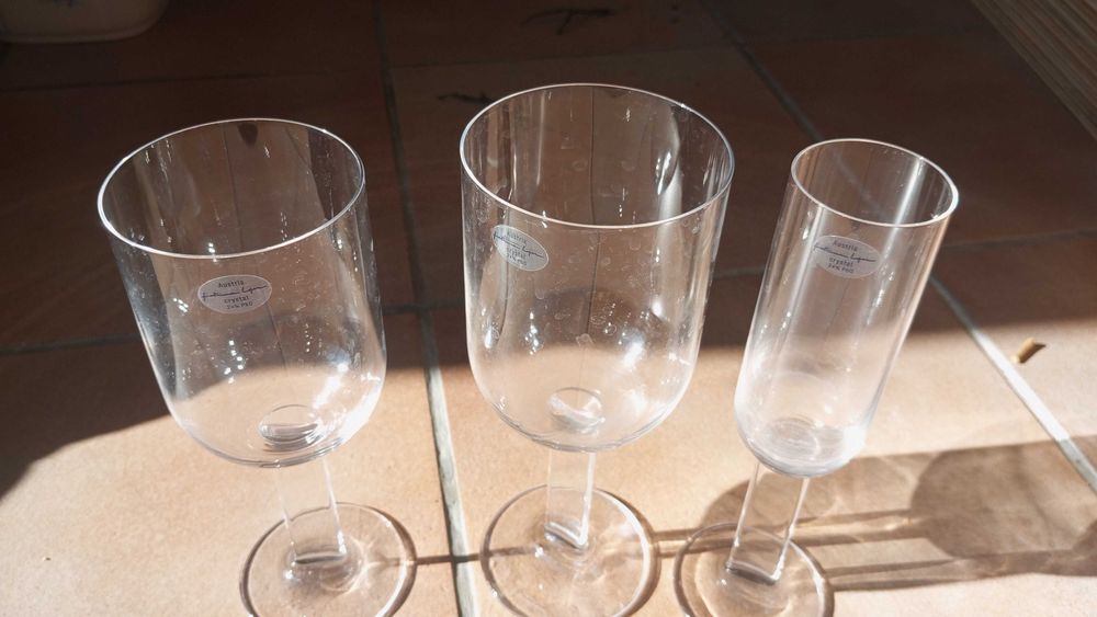 18 copos de cristal desenhados e assinados por Fátima Lopes