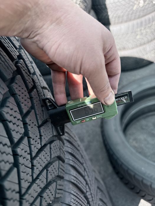 235 50 19 Bridgestone LM005 90% Шини Зима