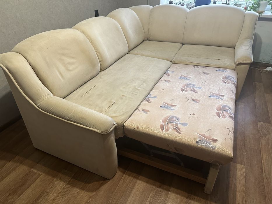 Диван кутовий, потребує перетяжки