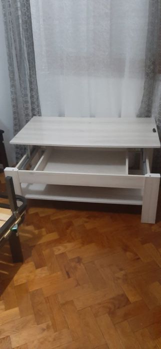 Mesa de centro elevatória