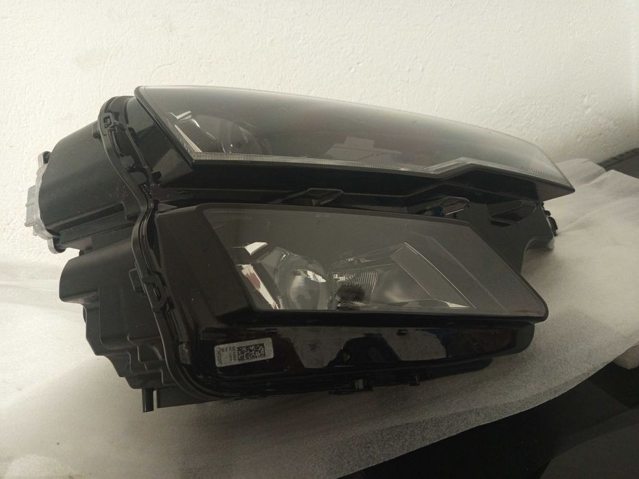 Lampa prawa Przód Przednia SKODA KAROQ Full LED 57B.941.036B