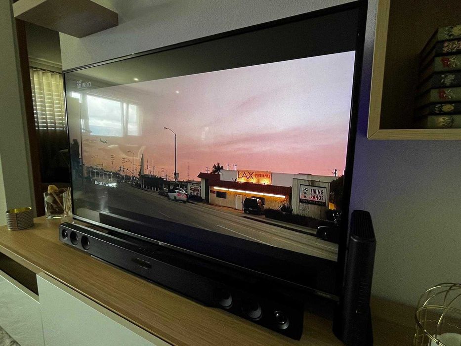 LG 49" 4K Smart TV c/soundbar LG