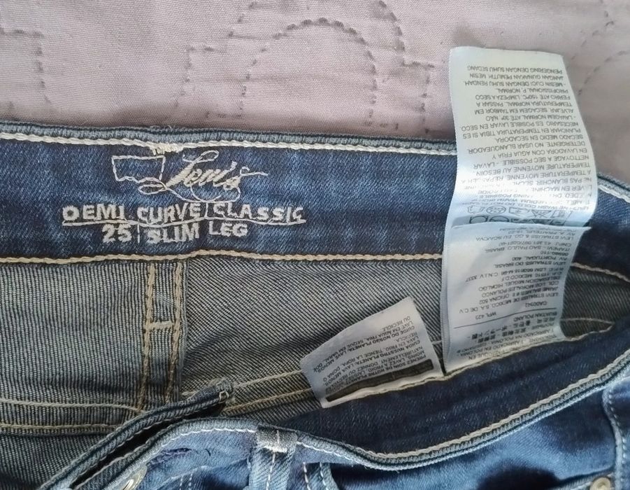 Levis Demi curve classic skin leg  W25 L32 granatowe