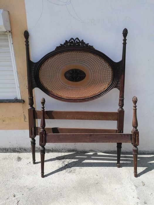 Cama de Palha e Cadeira