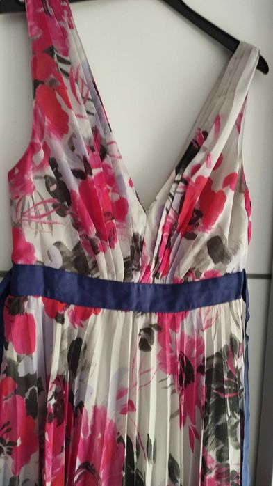 Vestido florido plissado comprimento medio novo