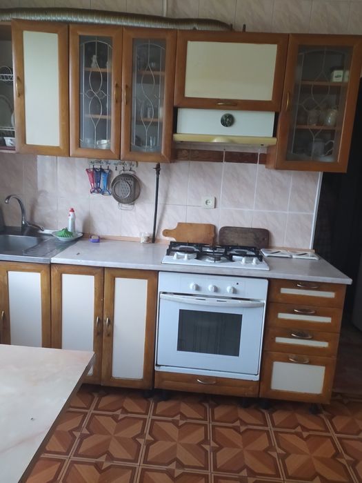 Здам кімнату для хлопця Гречани, Залізничний переїзд