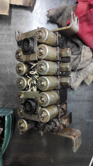 Розподільник гідророзподільник гідравліка ремонт