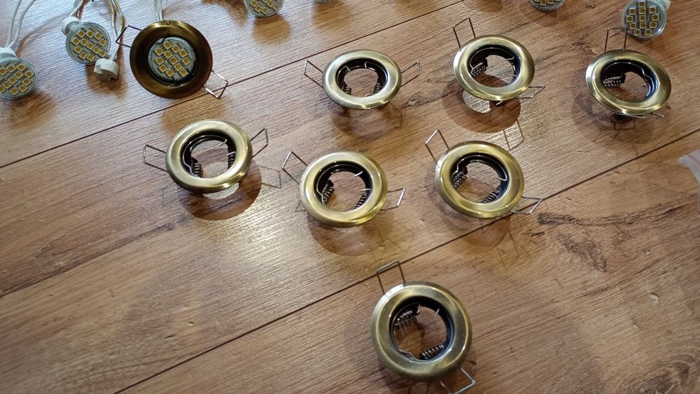Zestaw 16 szt oprawa halogenowa+ żarówki LED 1W, używane