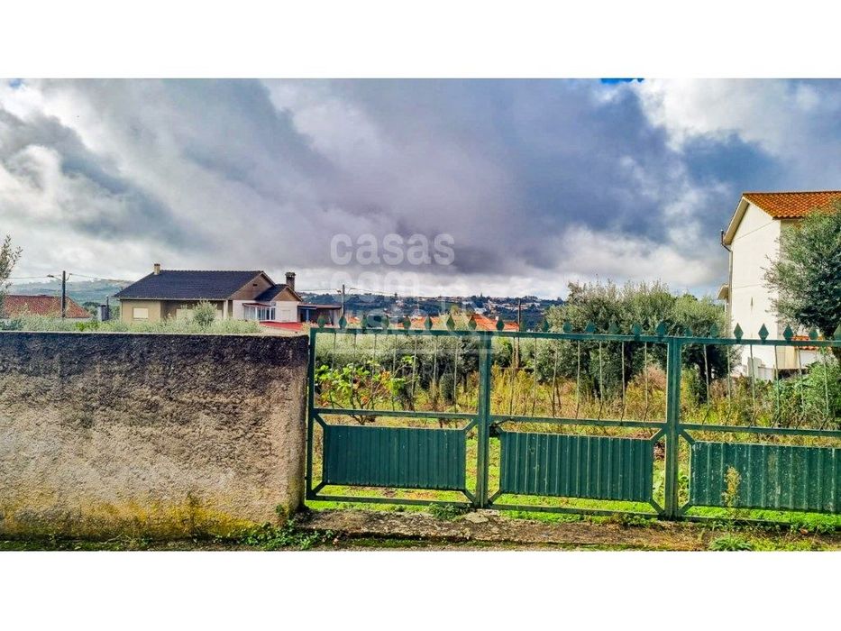 Terreno com Viabilidade de Construção - 456 m² | Próximo de Leiria