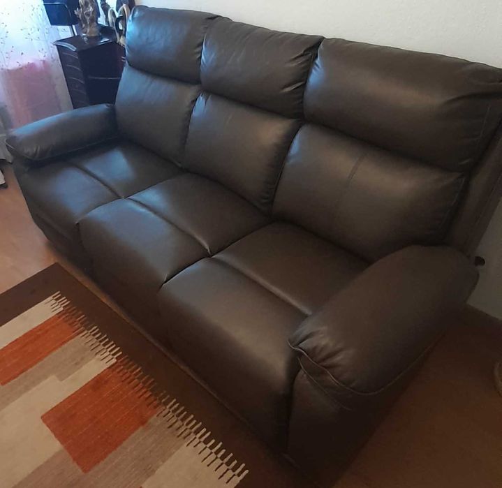 Sofa de 3 lugares, com 2 lugares de relax, muito estimado e em excelente estado de conservação.