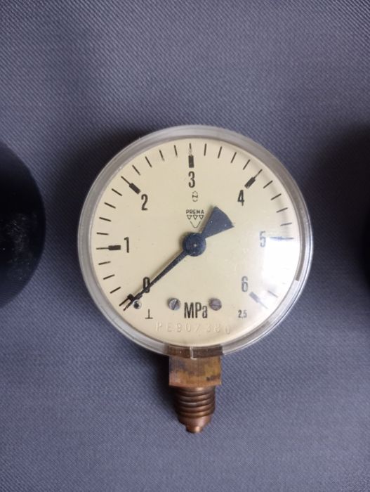 Манометр Измерительный прибор давления
