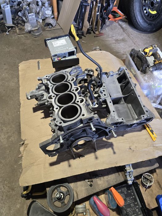 Двигун Блок Hyundai цилиндров  kia 1.6 бензин.