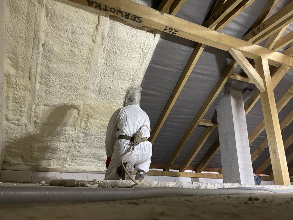 Ocieplenie dachu pianką Docieplenia Izolacja poddasza cały ŚLĄSK