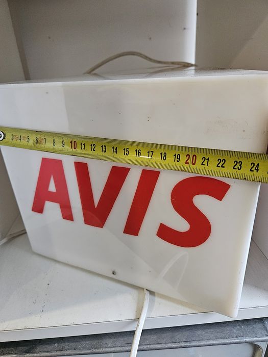 Luminoso AVIS Rent a Car