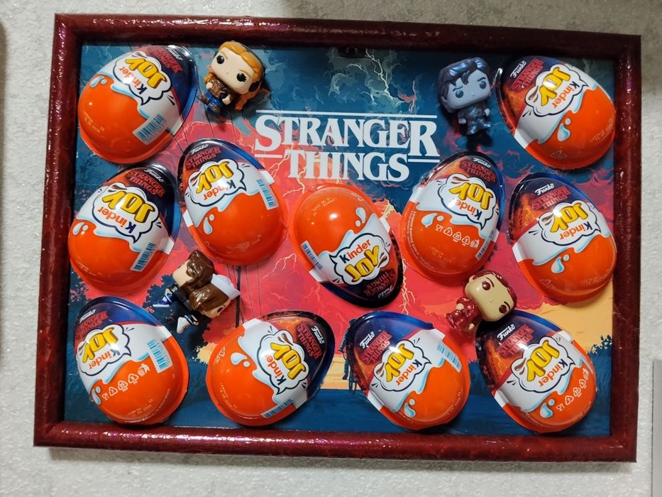 Колекційні фігурки Stranger Things (Kinder Joy), рамки-стенди, кубок та сувеніри