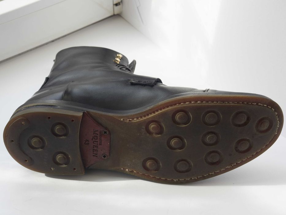 Botas de homem Alexander McQueen em couro preto (tam 43)