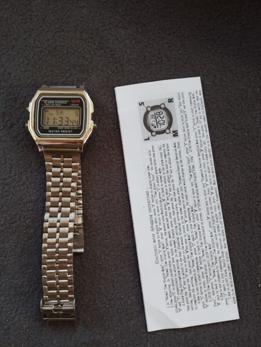 Ретро стильний олдскульний годинник Montana