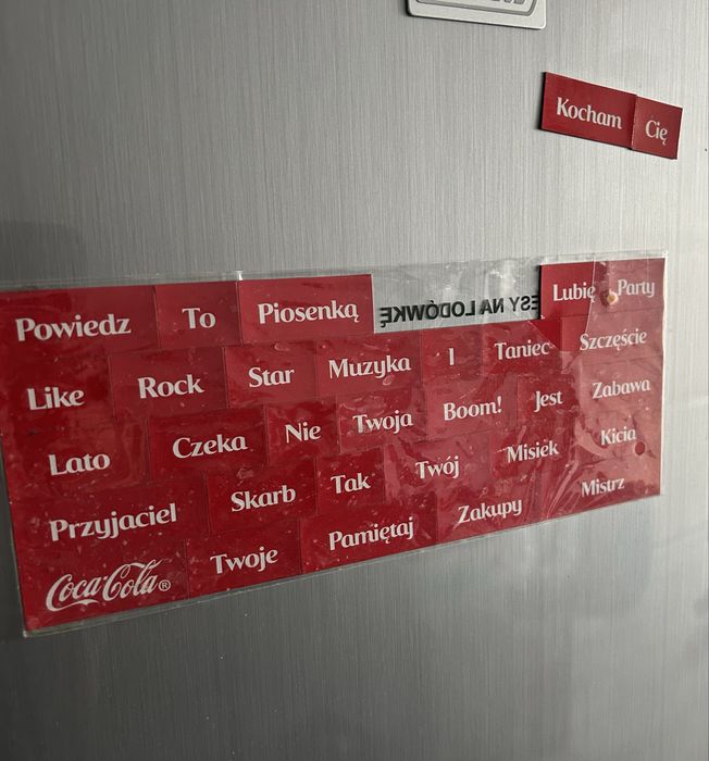 Magnesy na lodówkę Coca-Cola, czułe słowa, słowne puzzle