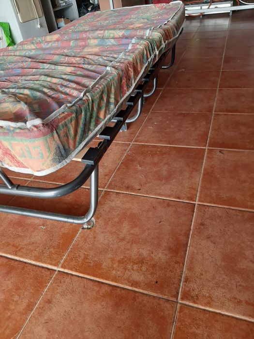 Colchao-Cama Solteiro em bom estado