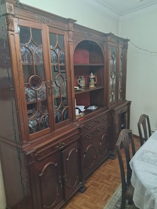 Vendo urgente para desocupar espaço! Uma cristaleira e uma estante 200