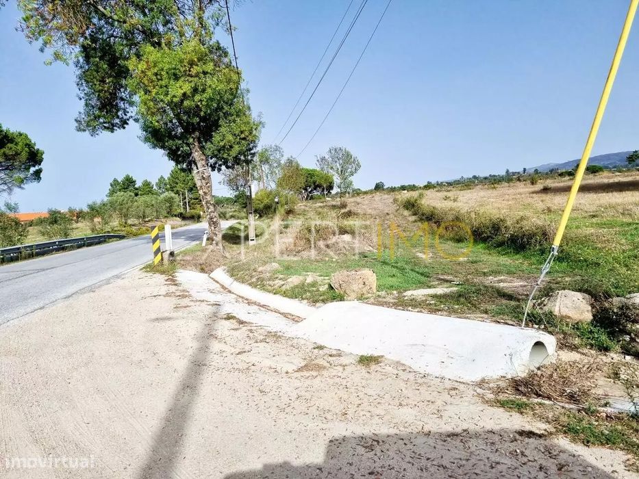 Terreno ao lado da EN 17 Gouveia-Seia