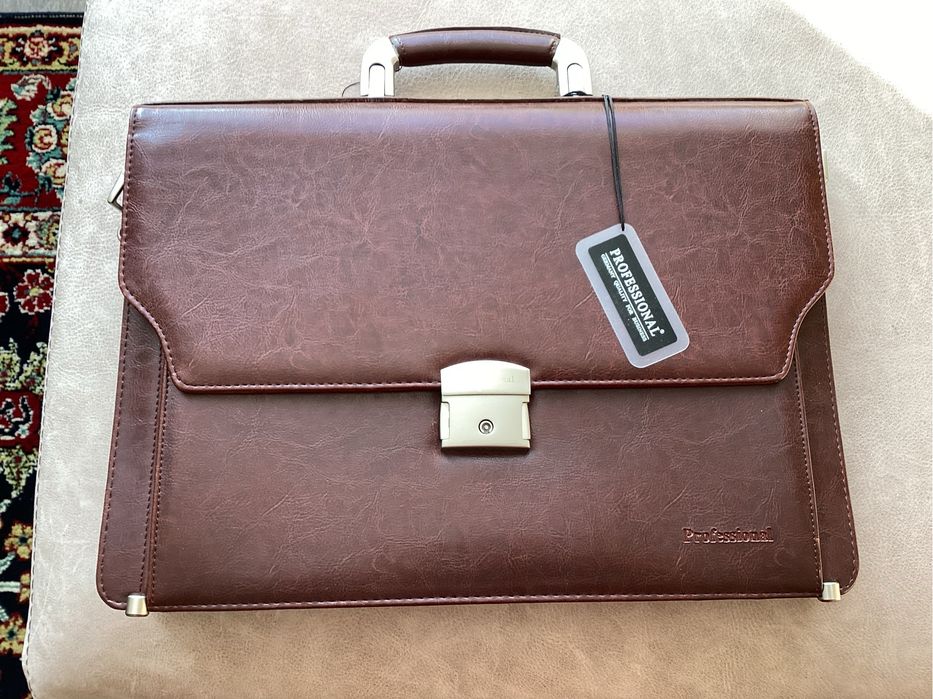 Продам шкіряний чоловічий портфель Professional.