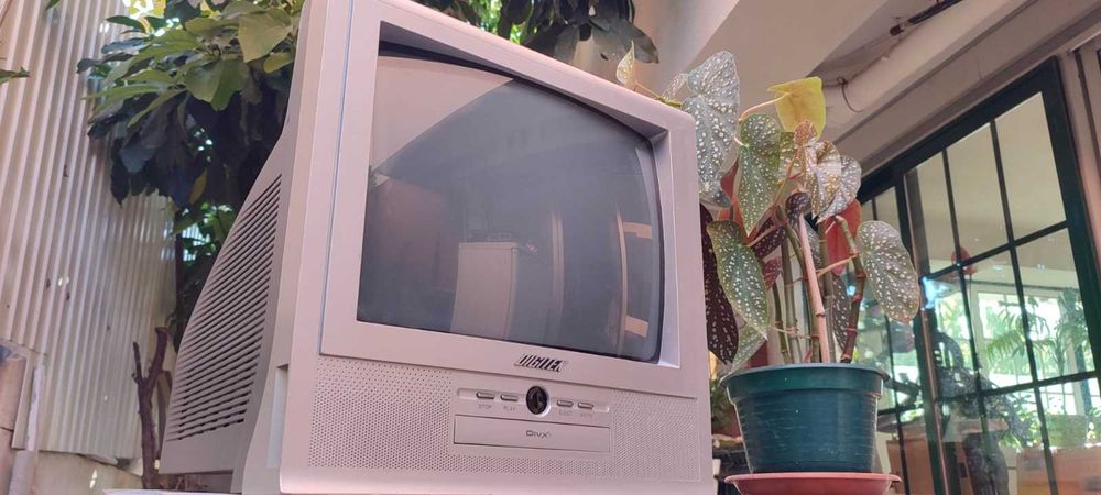 Televisão com leitor de CD