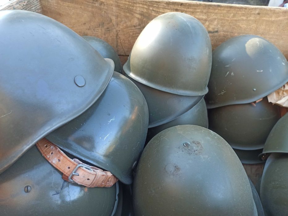 Hełm Wz.67 Kask Wojskowy Polski Lotniczy plastikowy + PŁASZCZ OP-1