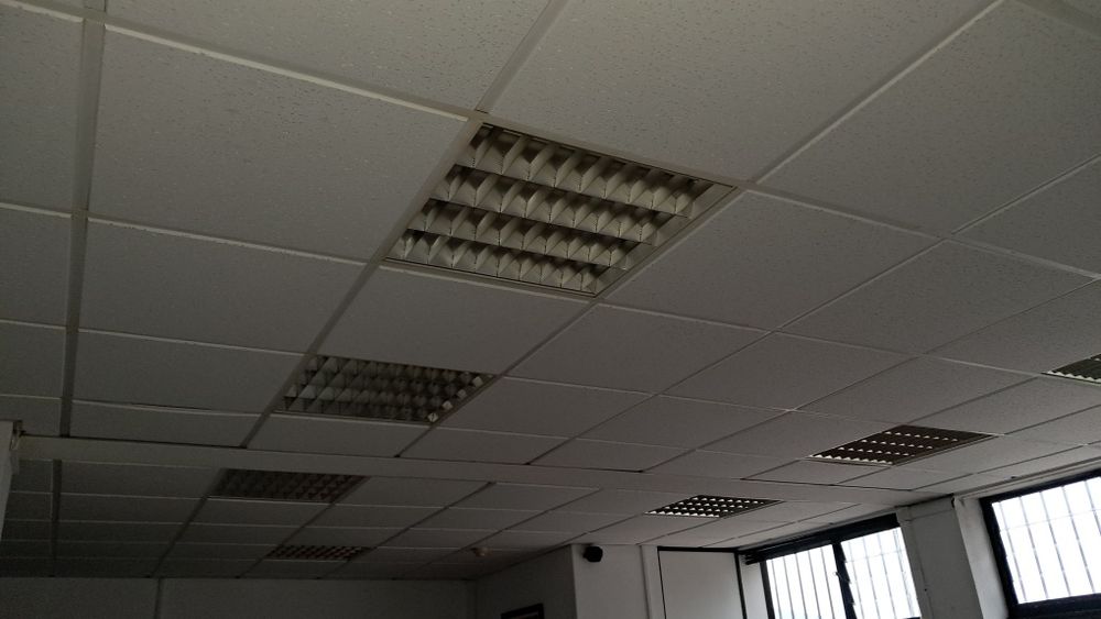 Armaduras Iluminação teto e placas de gesso