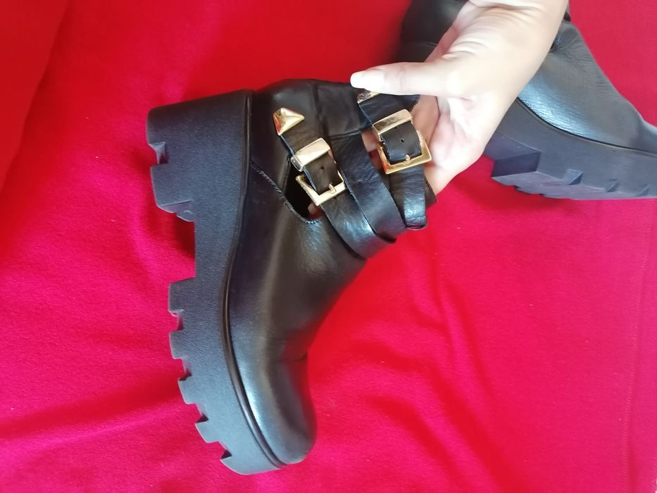 Botas pretas tamanho 37